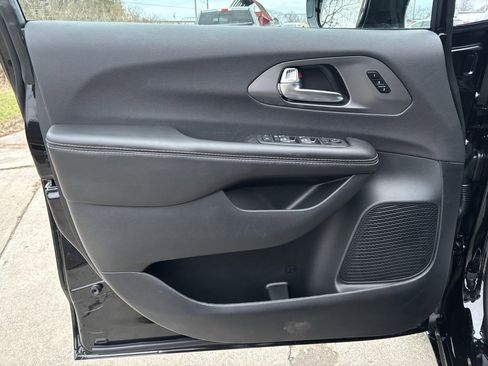 New 2026 Chrysler Pacifica Select image 19