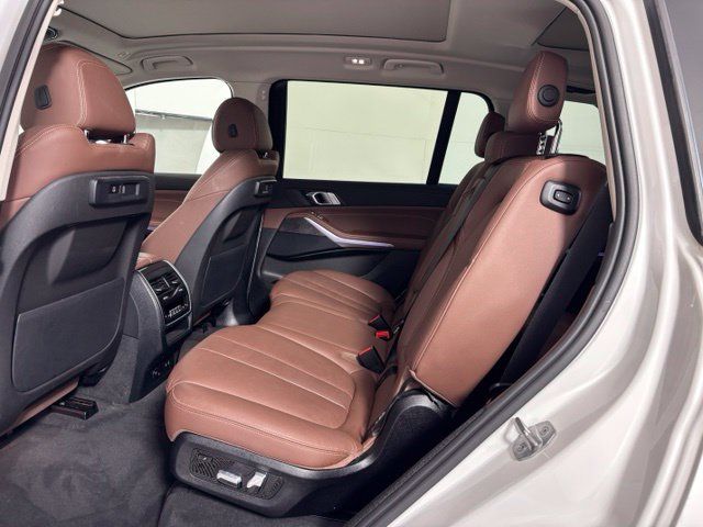 Used 2022 BMW X7 xDrive40i w/ Executive Package AWD/4WD image 19