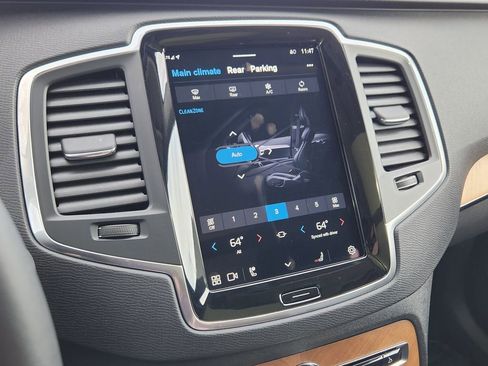 Used 2023 Volvo XC90 B6 Core w/ Protection Package Premier image 9