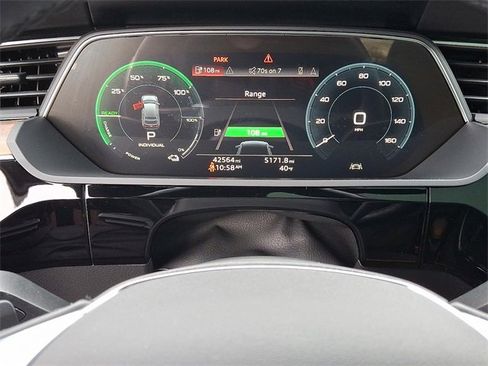 Used 2022 Audi e-tron Premium image 16