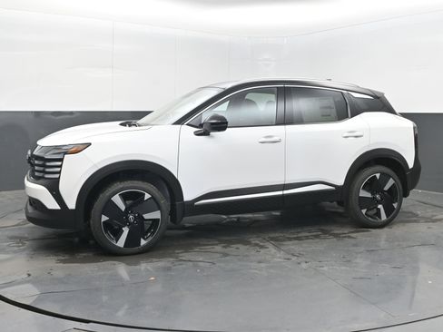 New 2026 Nissan Kicks SR w/ SR Premium Package image 4