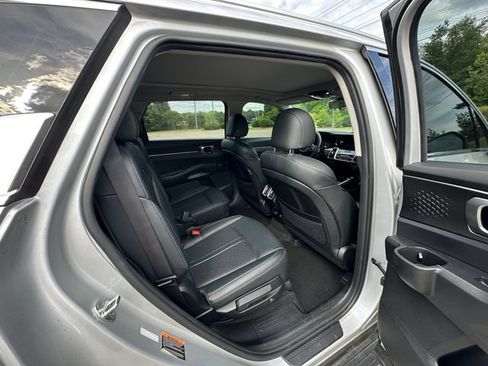 Used 2022 Kia Sorento EX w/ Panoramic Sunroof Package FWD image 17