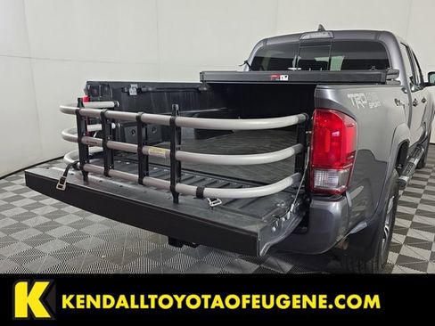 Used 2017 Toyota Tacoma TRD Sport image 12