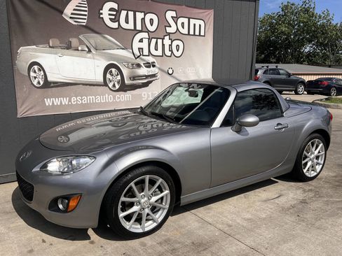 Used 2010 MAZDA MX-5 Miata Grand Touring w/ Premium Pkg image 4