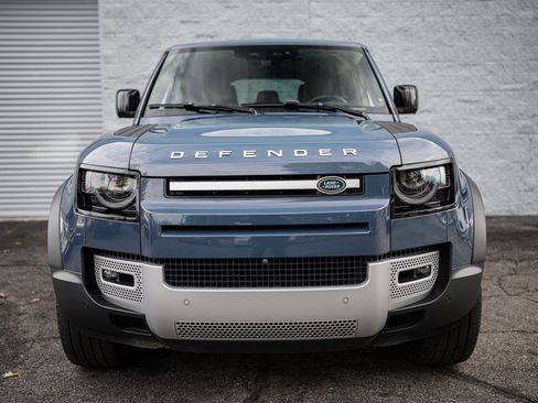 Used 2022 Land Rover Defender 110 SE image 5