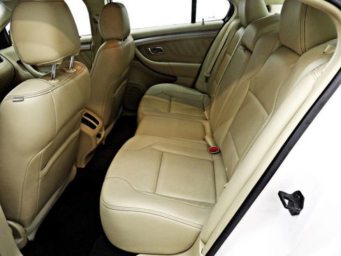 Used 2016 Ford Taurus SEL w/ Equipment Group 201A image 10