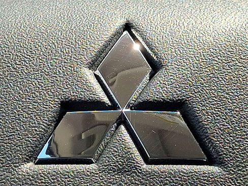 New 2025 Mitsubishi Outlander SE image 10