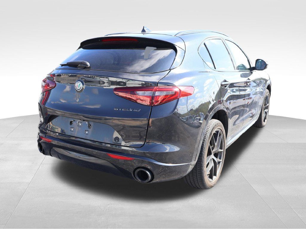 Used 2020 Alfa Romeo Stelvio Ti w/ Nero Edizione AWD/4WD image 16