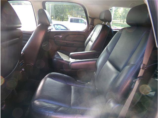 Used 2007 Cadillac Escalade AWD w/ Information Package image 4