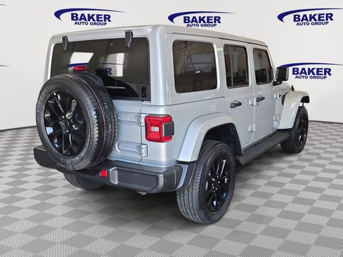 Used 2023 Jeep Wrangler Unlimited Sahara w/ Cold Weather Group AWD/4WD image 5