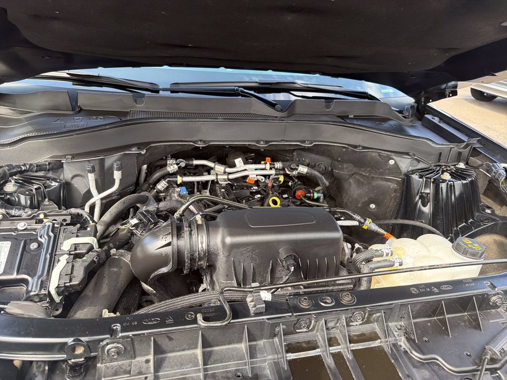 Used 2024 Ford Explorer XLT w/ Equipment Group 202A AWD/4WD image 35