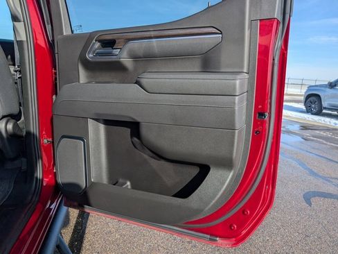 Used 2025 Chevrolet Silverado 1500 LT Trail Boss w/ Convenience Package II image 8