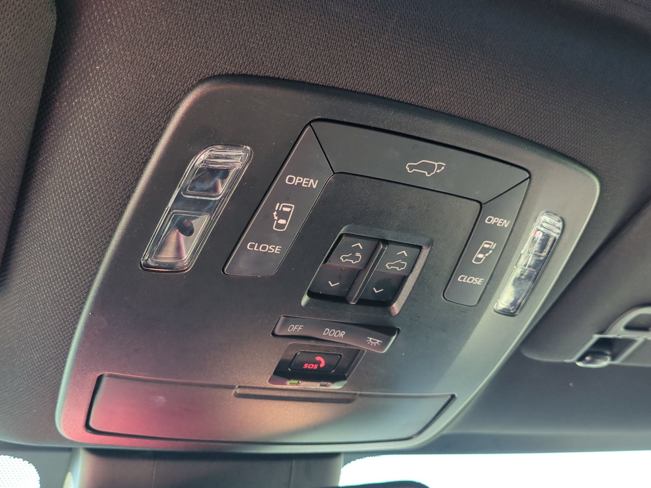 Used 2025 Toyota Sienna XSE FWD image 27