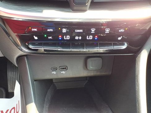 Used 2024 Buick Encore GX Avenir w/ Avenir Convenience Package FWD image 19