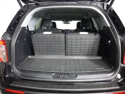 Used 2021 Ford Explorer XLT w/ Equipment Group 202A AWD/4WD image 57