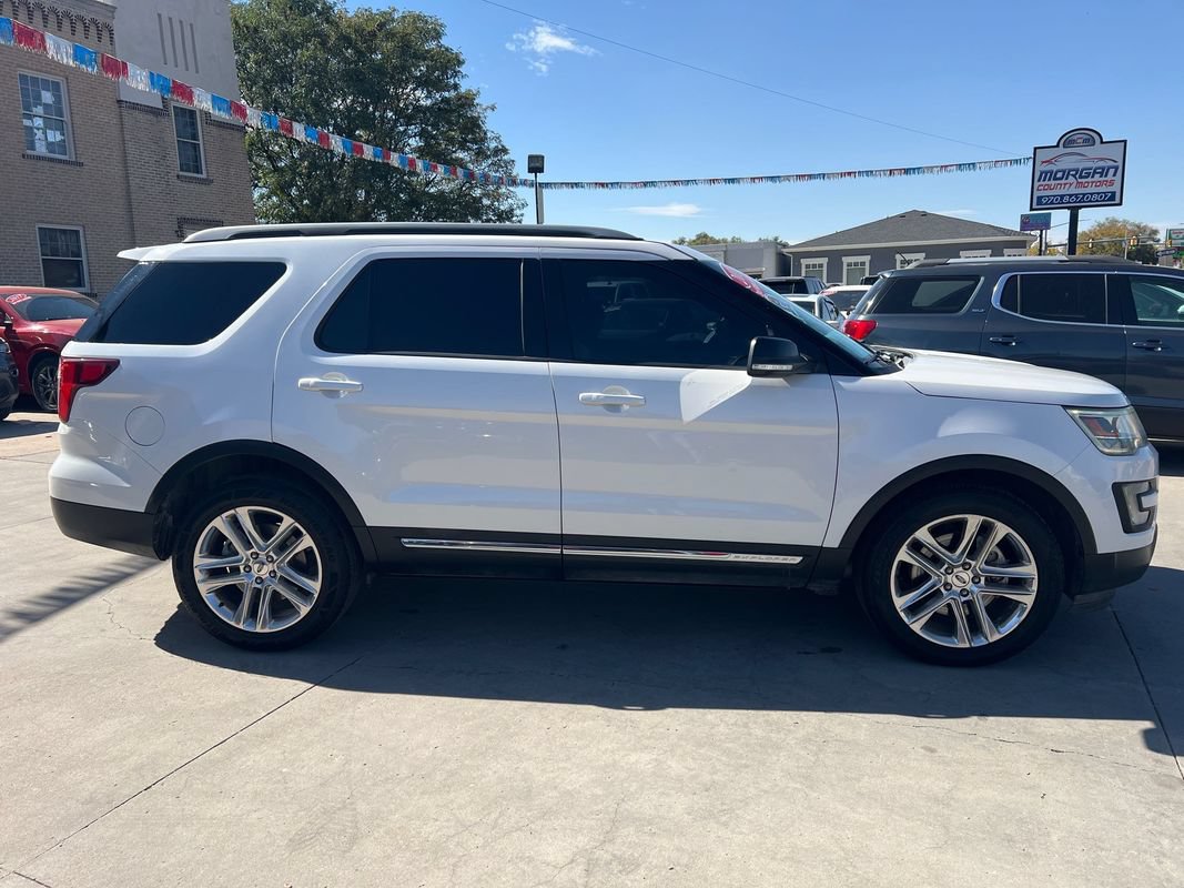 Used 2017 Ford Explorer XLT w/ Equipment Group 202A AWD/4WD image 8