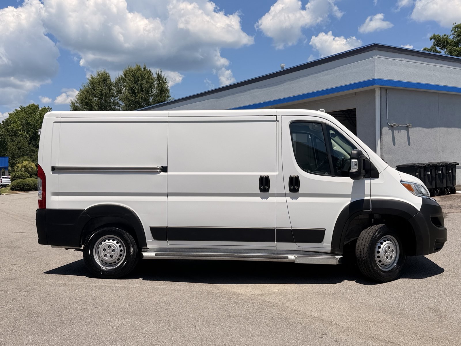 Used 2025 RAM ProMaster 2500 w/ U-Haul Equipment Group FWD image 13