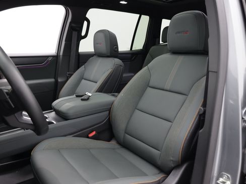 Used 2025 GMC Acadia AT4 w/ Luxury Package AWD/4WD image 21