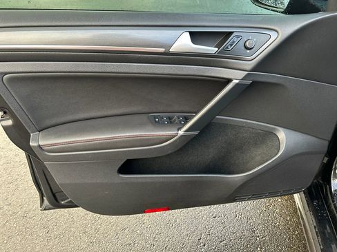 Used 2019 Volkswagen GTI SE image 15