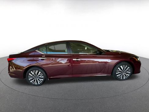 Used 2025 Nissan Altima 2.5 SV FWD image 16