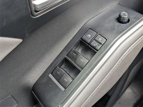 Used 2020 Toyota Highlander XLE image 30