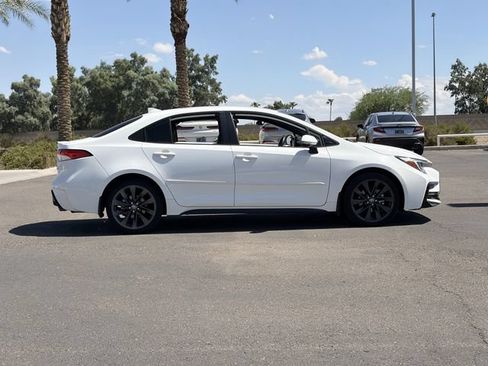 Used 2023 Toyota Corolla SE w/ Carpet Mat Package (TMS) FWD image 4