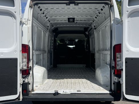 Used 2025 RAM ProMaster 2500 w/ Convenience Group FWD image 18