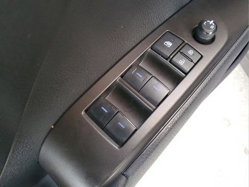 Used 2023 Toyota Camry SE image 15