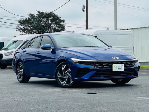 Used 2025 Hyundai Elantra Limited FWD image 37