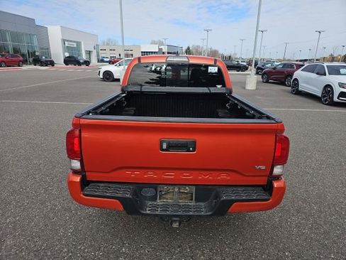 Used 2017 Toyota Tacoma TRD Sport w/ Tow Package (A/T) AWD/4WD image 5