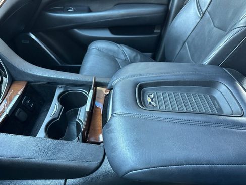 Used 2018 Cadillac Escalade ESV Premium Luxury image 34