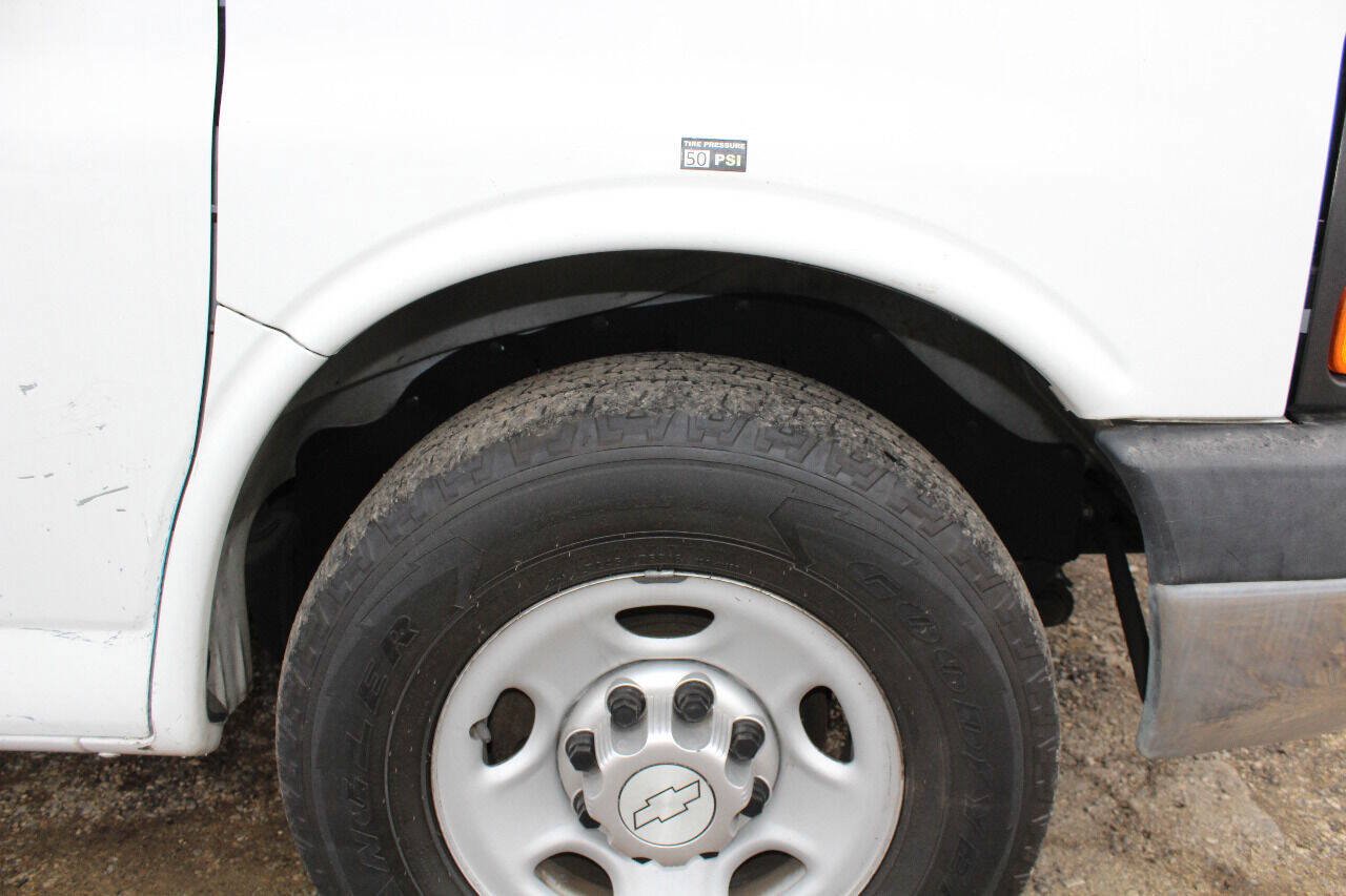 Used 2014 Chevrolet Express 2500 RWD image 19