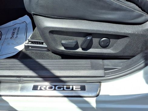 Used 2022 Nissan Rogue Platinum w/ Head-Up Display Package FWD image 26