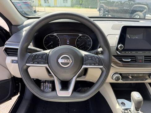 Used 2025 Nissan Altima 2.5 SV FWD image 26