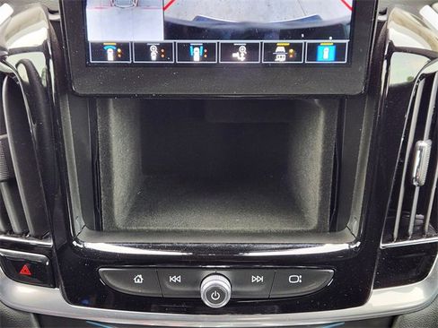 Used 2023 Chevrolet Traverse RS image 15