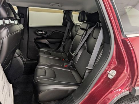 Used 2019 Jeep Cherokee Latitude Plus w/ Comfort/Convenience Group image 16