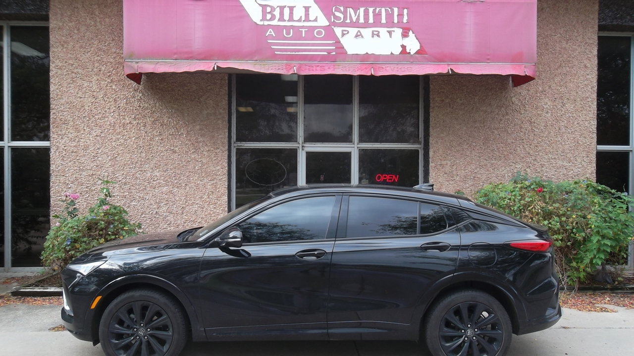 Used 2024 Buick Envista Sport Touring w/ Convenience I Package FWD image 3