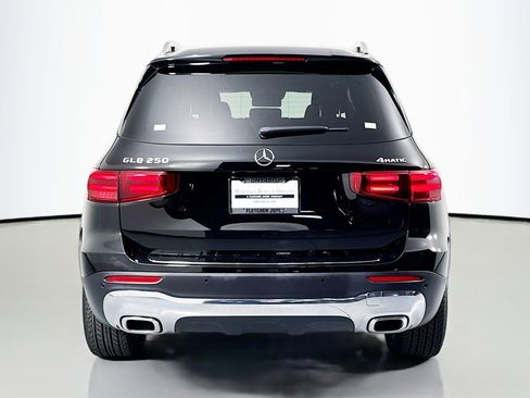 Used 2024 Mercedes-Benz GLB 250 4MATIC image 4