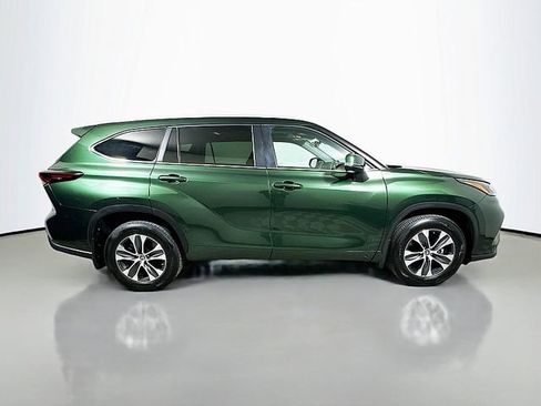 Used 2024 Toyota Highlander XLE AWD/4WD image 8