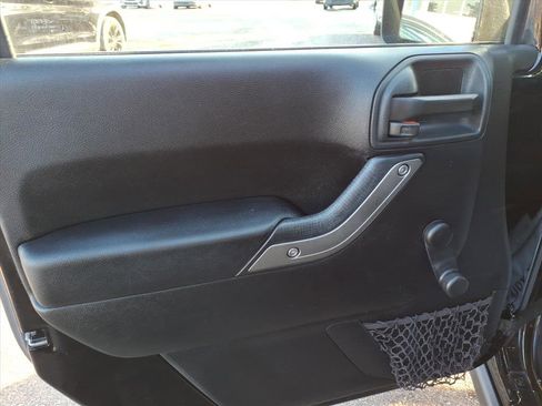 Used 2018 Jeep Wrangler Sport image 12