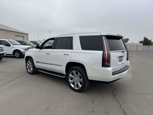 Used 2017 Cadillac Escalade Luxury image 8