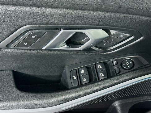 Used 2024 BMW 330e image 24