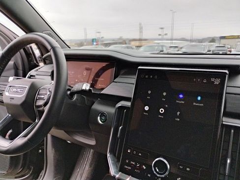 Used 2024 GMC Acadia AT4 image 19