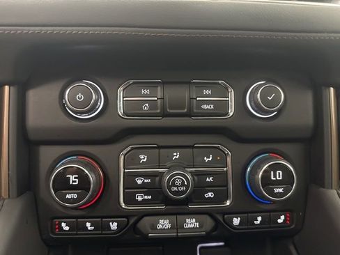 Used 2024 Chevrolet Suburban High Country AWD/4WD image 20