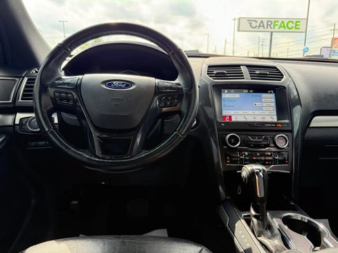 Used 2018 Ford Explorer XLT w/ Equipment Group 202A AWD/4WD image 29