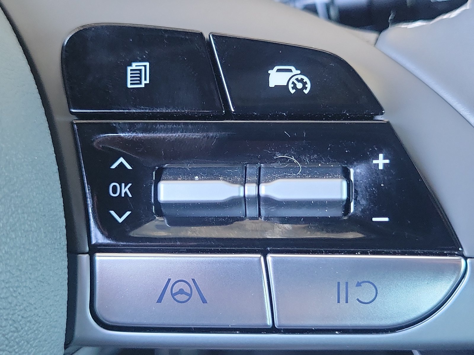 Certified 2025 Hyundai Elantra Sport FWD image 9