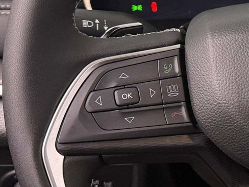 New 2025 Jeep Grand Cherokee L Laredo image 32