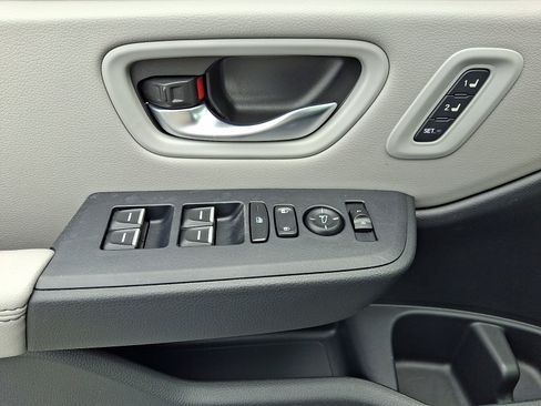 Certified 2025 Honda Pilot EX-L image 13