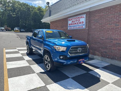 Used 2017 Toyota Tacoma TRD Sport w/ Tow Package (A/T) AWD/4WD image 1