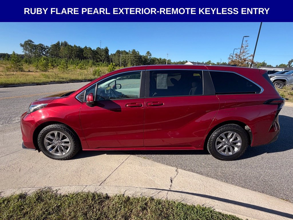 Used 2023 Toyota Sienna LE FWD image 5